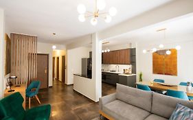 Centerstage1 Boutique Apartment - Hemisphere1 Stylish Studio